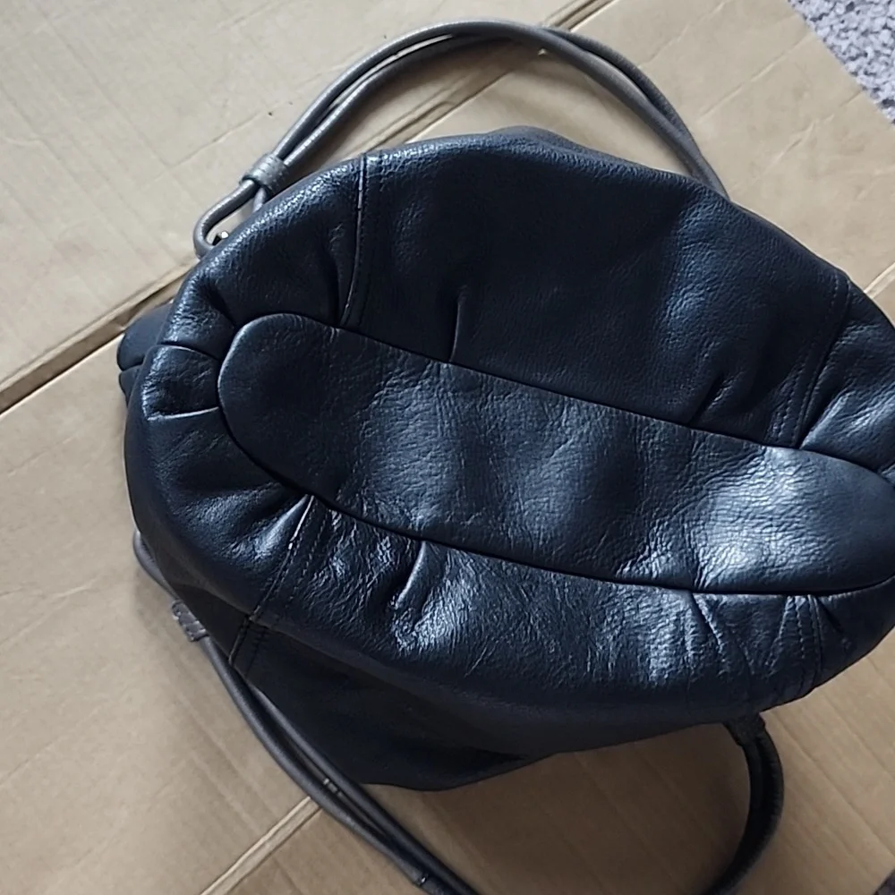 B. Makowsky black leather purse leopard lining - Picture 8 of 12